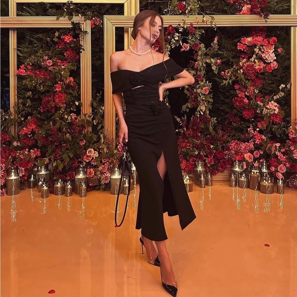 Elliatt Black Off-Shoulder Dress
